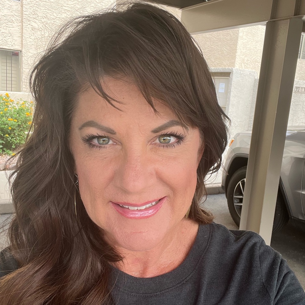 Meet your Posher, Carrie